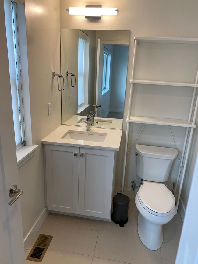 Foto del edificio - Gorgeous, Modern 3 Bedroom 4 Bathroom Town...