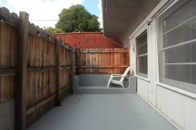 Foto del edificio - 1236 N Gardner St