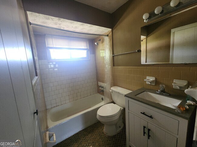 Foto del edificio - 3245 Doyle Ave