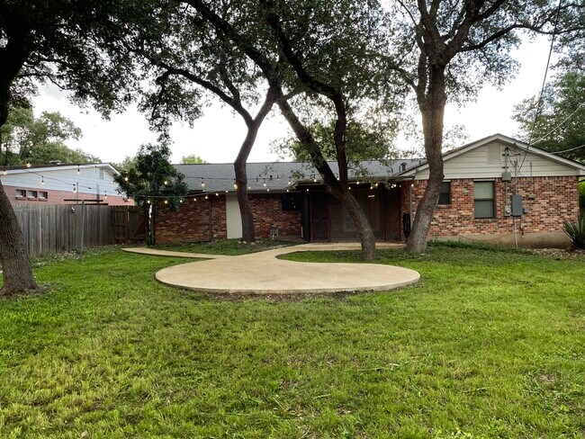 Foto del edificio - 11003 Janet Lee Dr