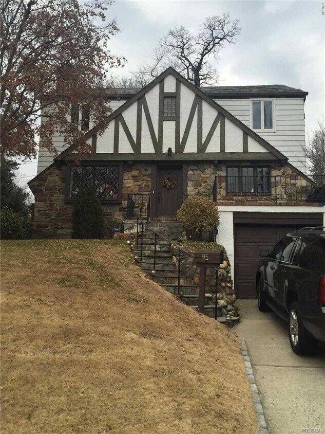 Primary Photo - 95 Shoreview Rd