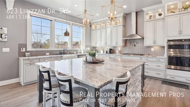 Building Photo - Almost New Luxury Home For Rent in The Hea...
