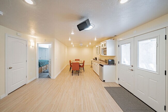 Foto del edificio - 3660.5 Merlin Dr