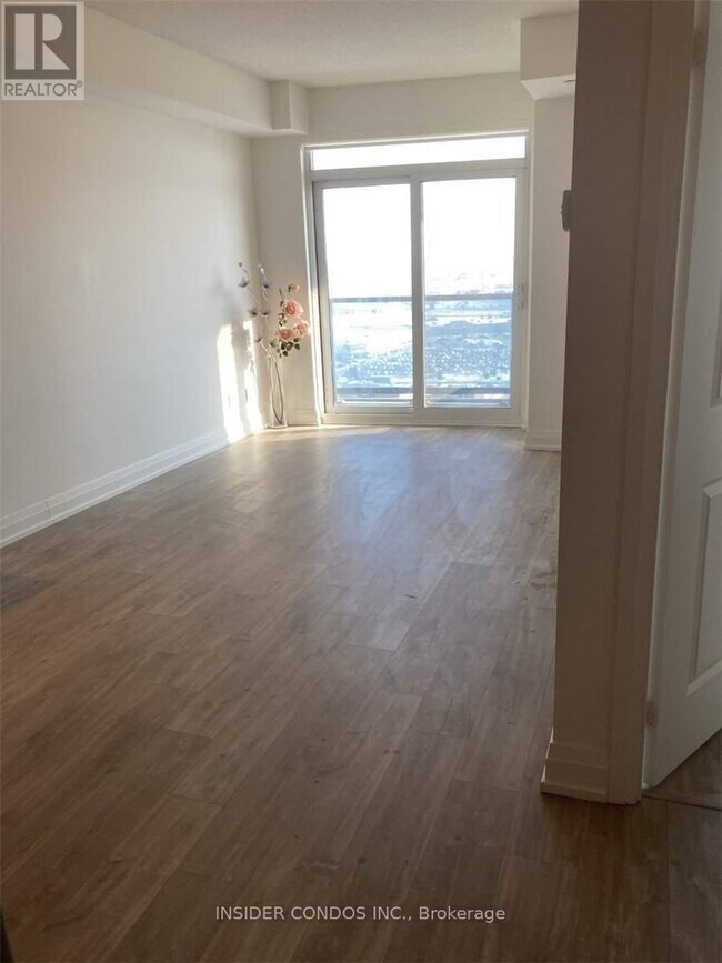 Photo du bâtiment - 3600 Hwy 7 W