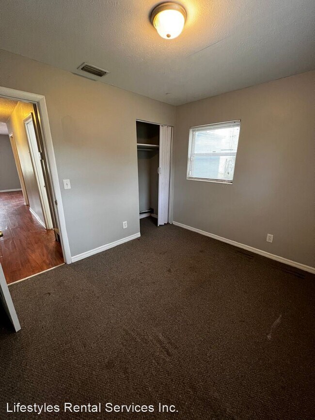 Building Photo - 3 br, 1.5 bath House - 9433 Sibbald Rd