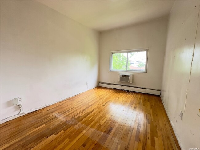 Building Photo - 125 Hempstead Gardens Drive Unit A2A