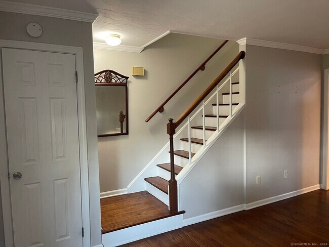 Building Photo - 18 Mallane Ln