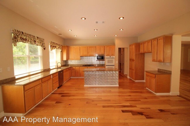 Building Photo - 101 Forest Hill Dr