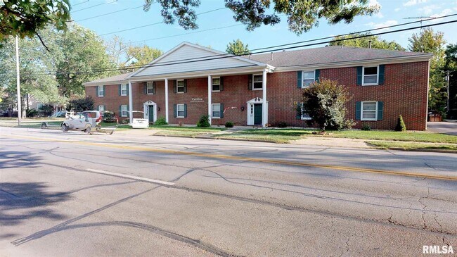Foto del edificio - 1200 W Lawrence Ave