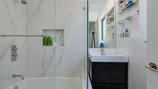 2nd full bath - 10616 Ayres Ave