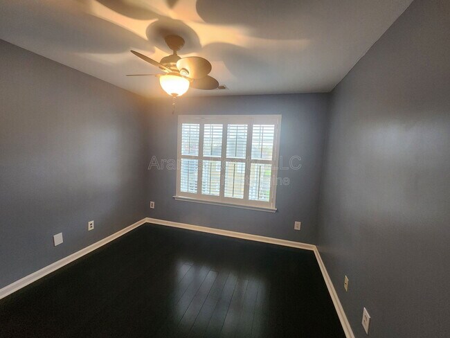 Foto del edificio - 587 Delbridge St NW