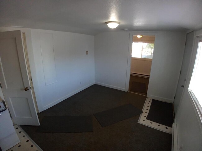 Building Photo - 612 N Arnold St