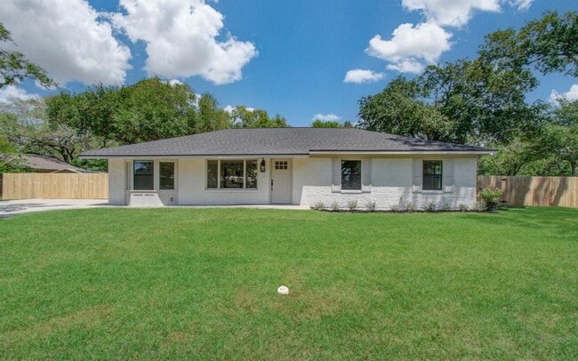 Building Photo - 624 Willow Ln