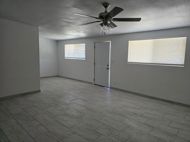 Building Photo - 511 N Iroquois Ave
