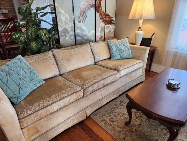 Building Photo - 1317 E 1st St