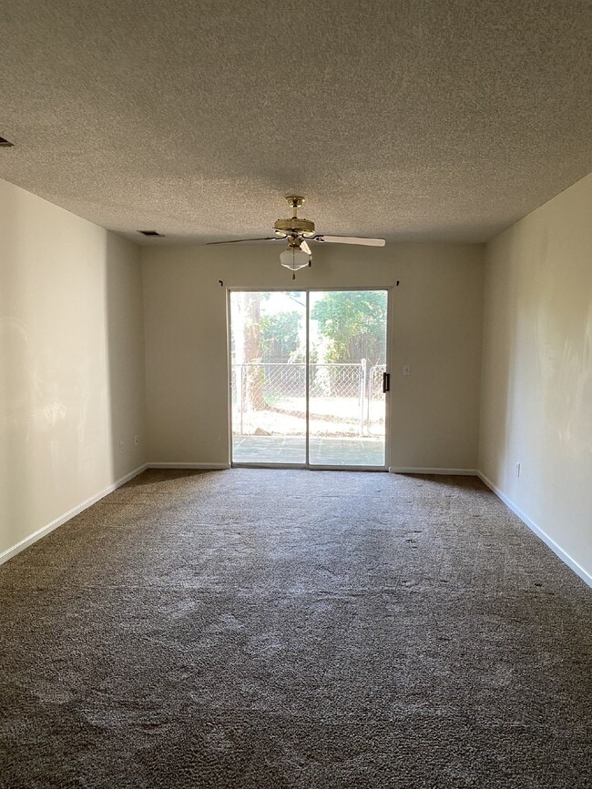 Building Photo - Apartment For Rent