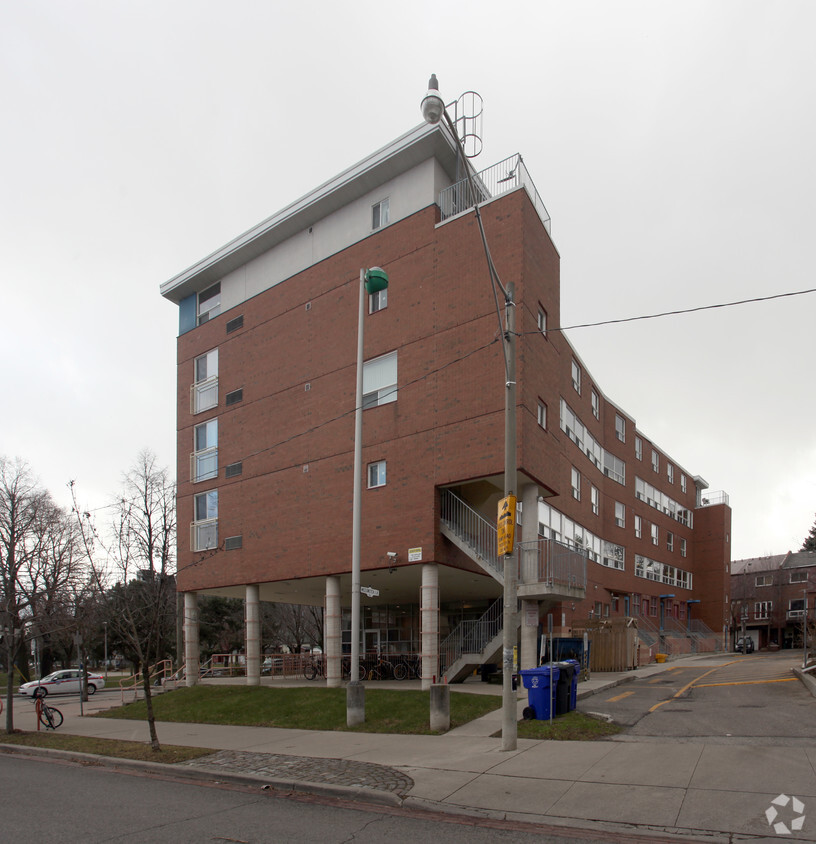 Building Photo - Meegwetch Place