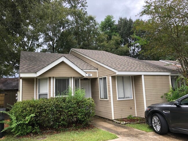 front condo - 14216 Woodlands Dr