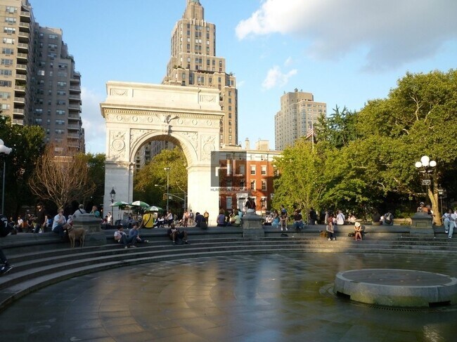 Building Photo - 5 AVENUE