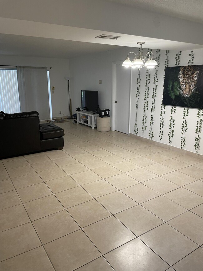 Foto del edificio - 622 NW 13th St