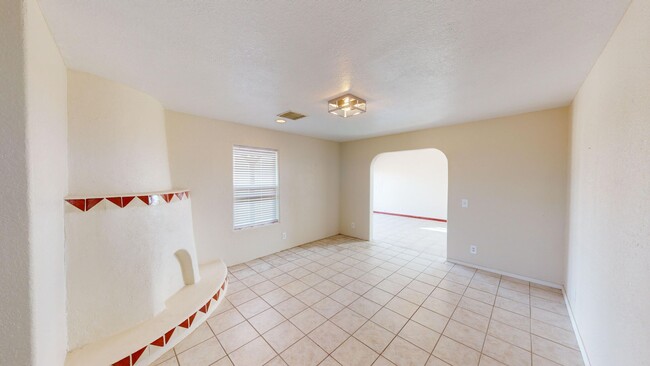 Foto del edificio - 2 Bedroom - 1 1/2 Bath Spacious home