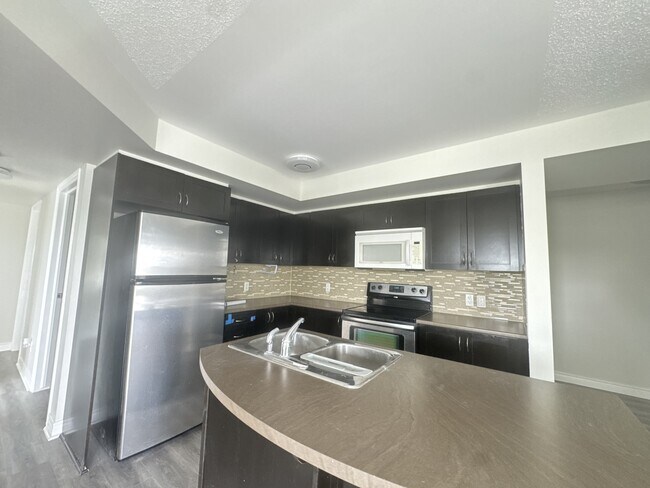 Building Photo - 321 Cresthaven Dr