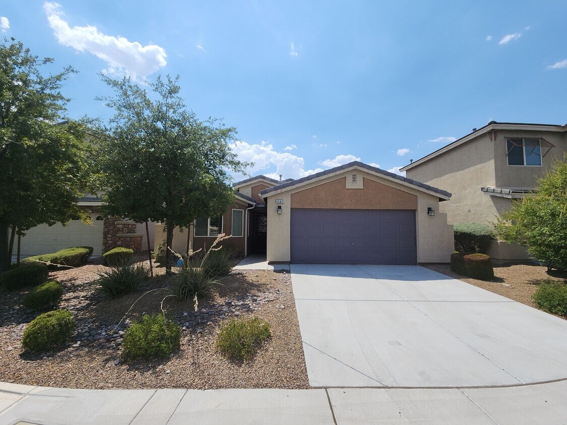 Primary Photo - Single Story Home in Beautiful Gated Commu...