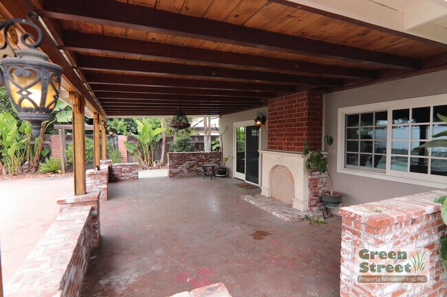 Building Photo - 6939 Glenflora Ave