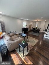 Building Photo - 1731 W 6th St