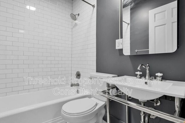 Building Photo - 451 E Town St