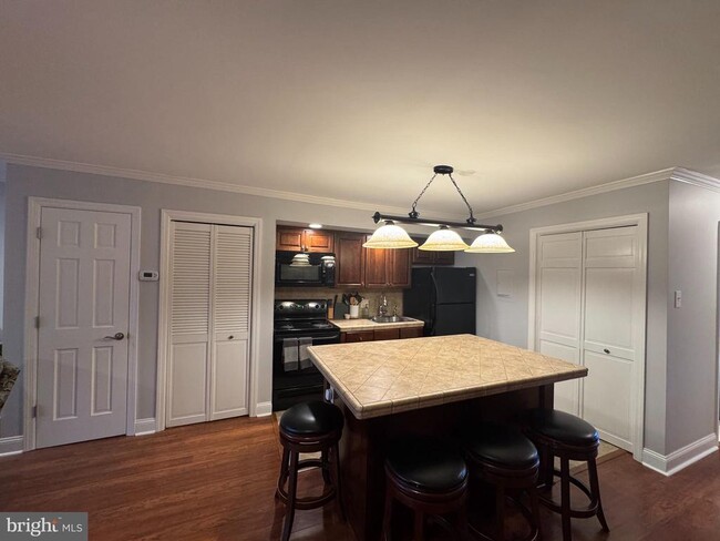 Building Photo - 34B Darien Way