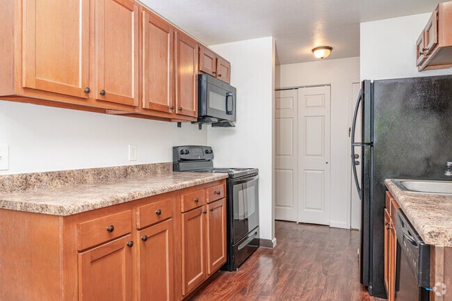Interior Photo - Wedgewood West
