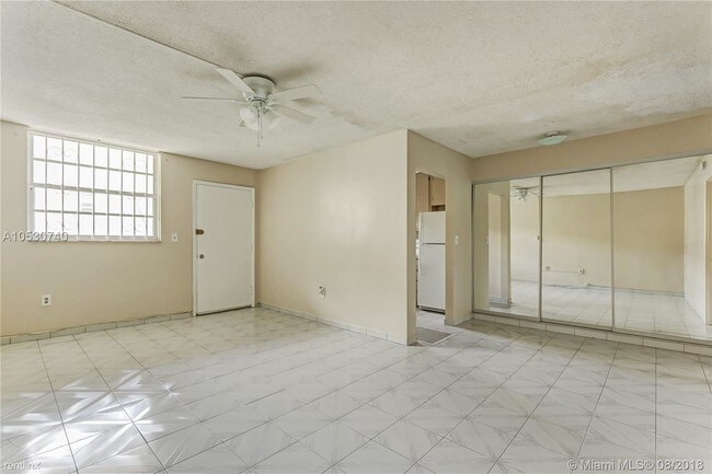 Building Photo - 1 br, 1 bath Condo - 911 Michigan Ave # 204