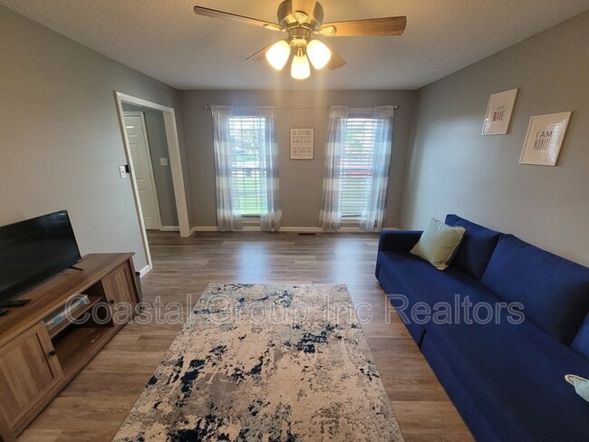 Building Photo - 1012 Meadowview Pl
