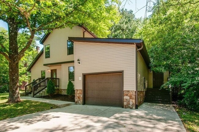 Building Photo - 625 Mercer Dr