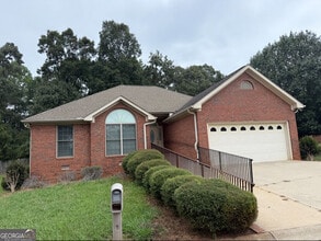 Building Photo - 70 Golden Oaks Dr