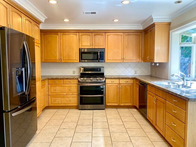 Building Photo - Beautiful 3 bed, single story, Thousand Oa...