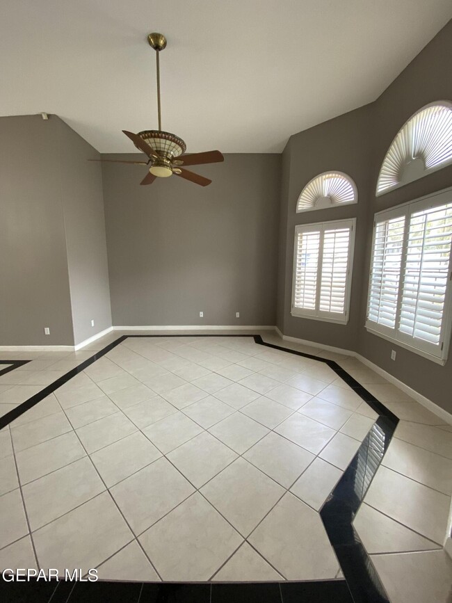 Building Photo - 6529 Grand Ridge Dr
