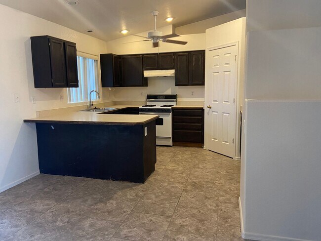 Building Photo - 845 Fern Ln