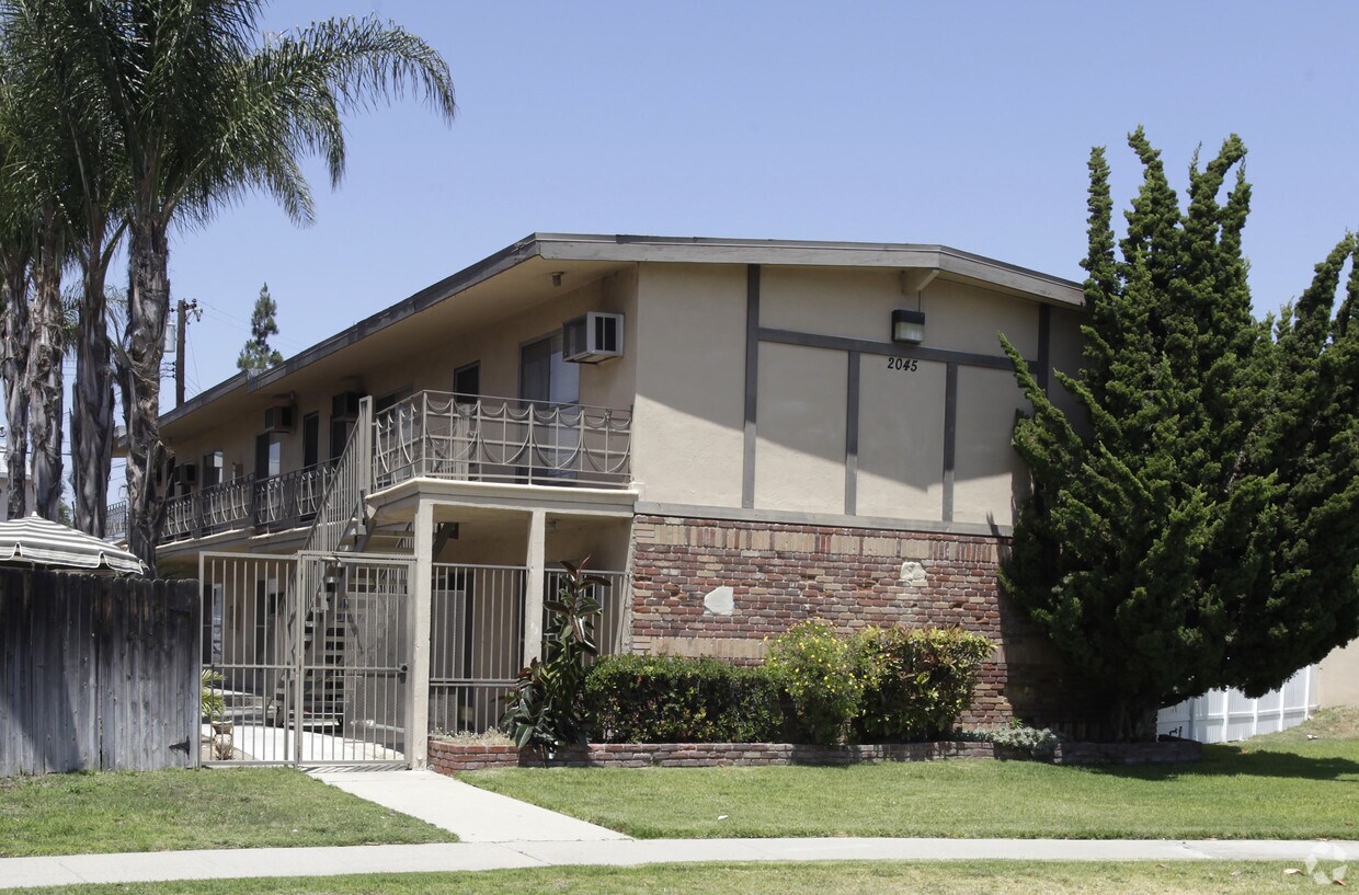 2045 E Whiting Ave, Fullerton, CA 92831 Apartments in Fullerton, CA