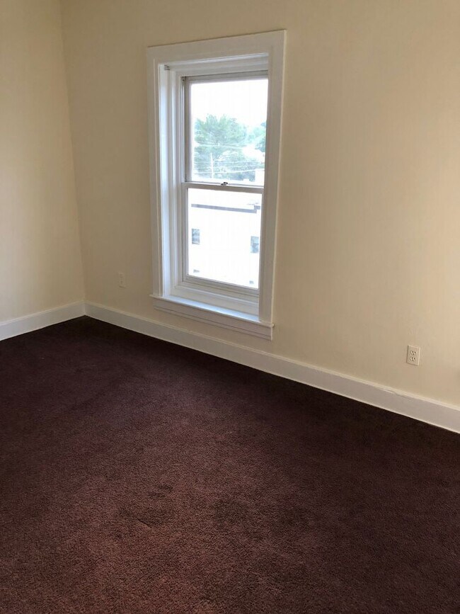 Building Photo - Spacious Three Bedroom Downtown Westminster