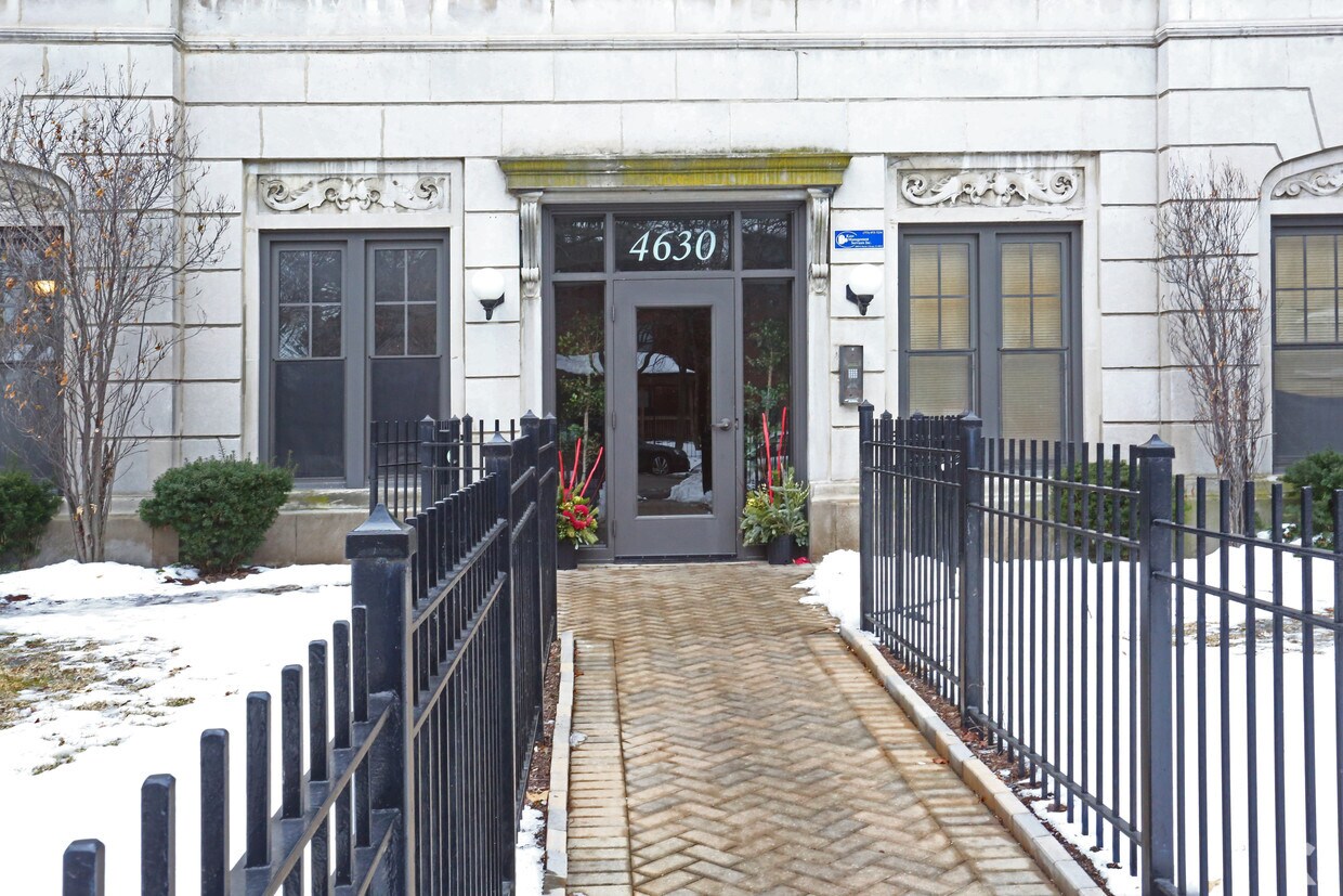 Building Photo - Loyalton Apartments