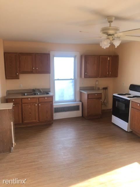 4 br, 1 bath - 155 James St Fl 2 Fl 2 - 4 br, 1 bath  - 155 James St Fl 2 Fl 2
