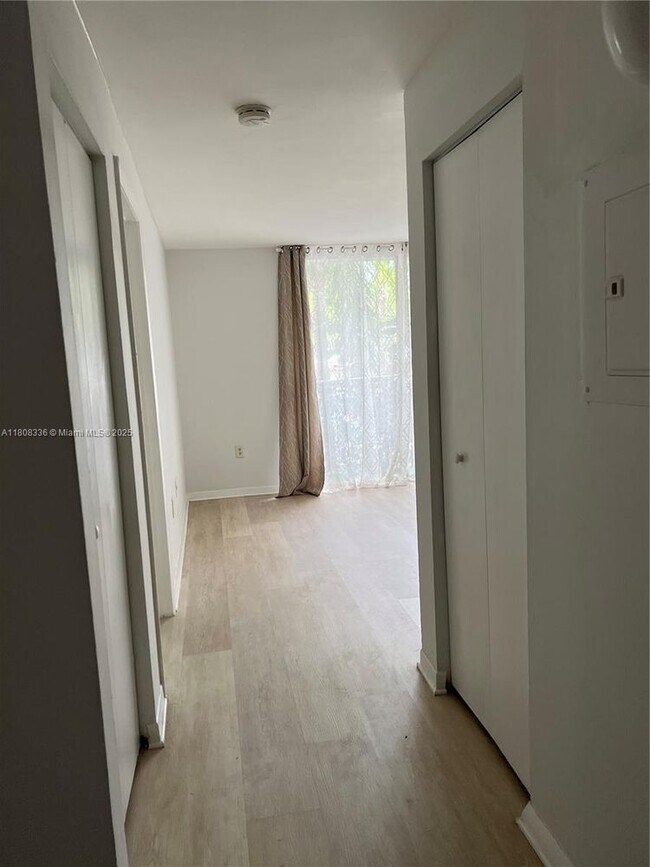 Foto del edificio - 1740 NW N River Dr