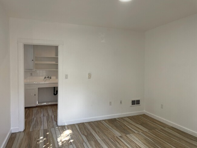 Foto del edificio - 202 Bicknell Ave