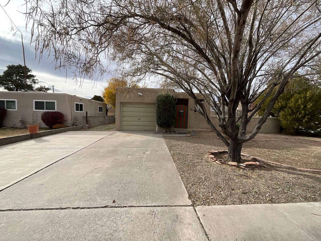 Primary Photo - 3 Bedroom Single Story Home Available Near...