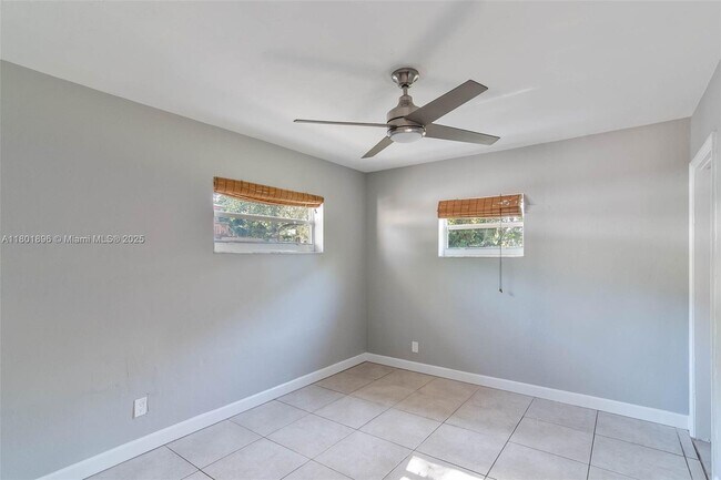 Foto del edificio - 300 SW 14th Ct