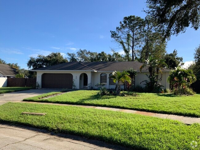 Building Photo - 648 Glenview Dr