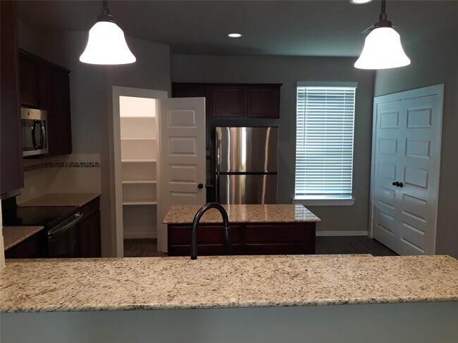 Building Photo - 113 Wickersham