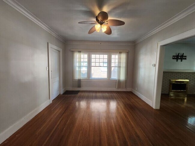 Foto del edificio - Spring Into Savings With Only A $100 Deposit !!